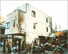 阪神大震災直後のへーベルハウス