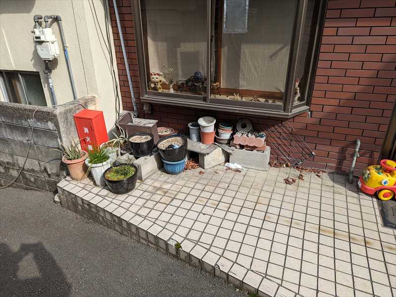 散らかっている家