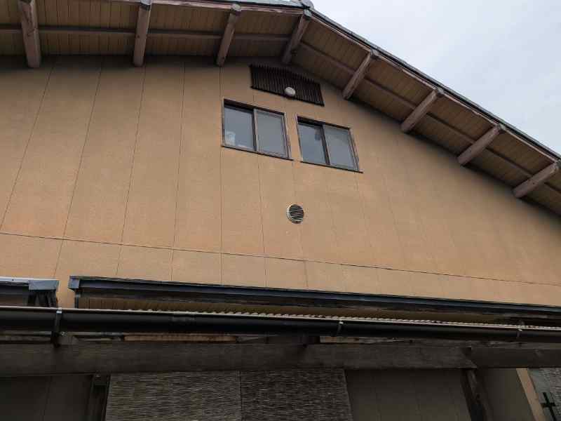 排気口がおちょぼ口になっている