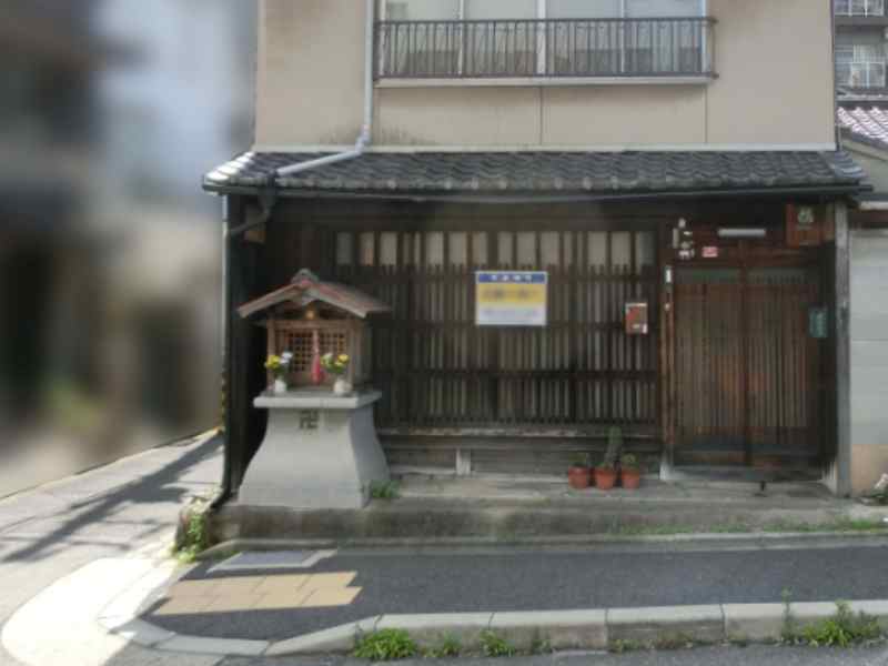 敷地内に地蔵尊